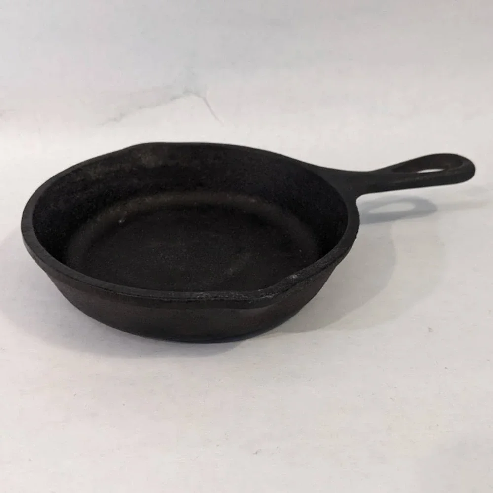 Lodge 5 Inch Cast Iron Skillet Round Pan with Pour Spouts Made in USA Black